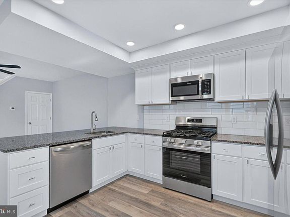5th image of 627 Pine St