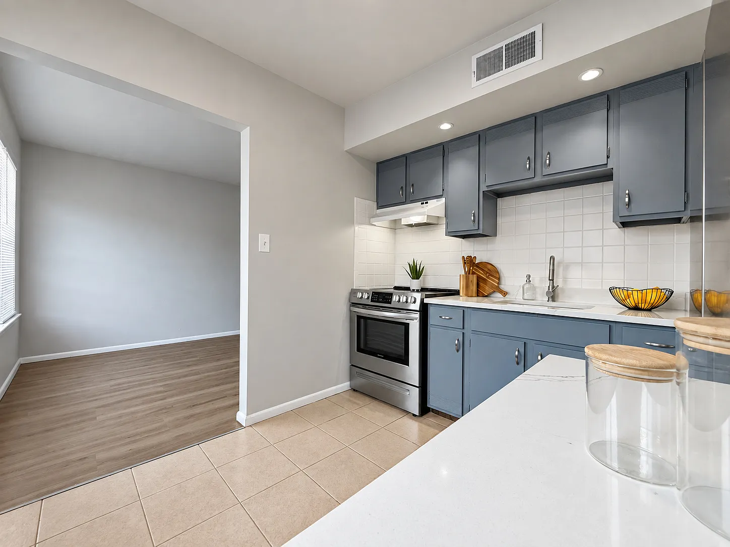 1 bed, 800 sqft, $925 — Photo 2