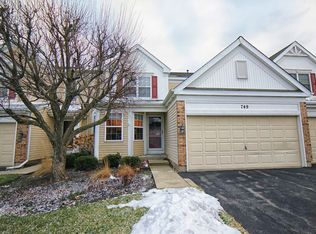 749 Silk Oak Ln, Crystal Lake, IL 60014