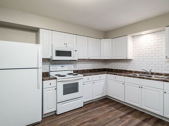 2nd image of 186 Flintridge Dr APT 6