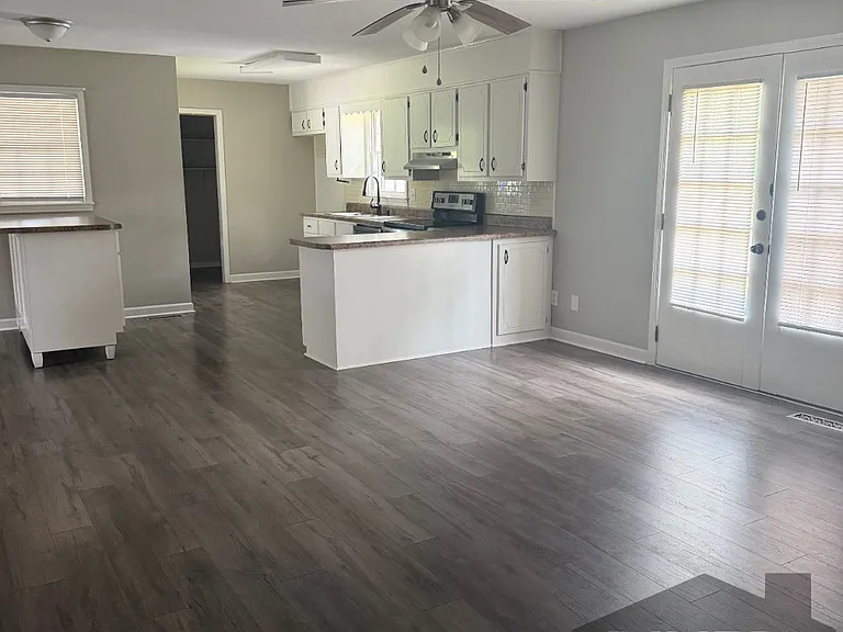 2150 Estaline Dr — Photo 3