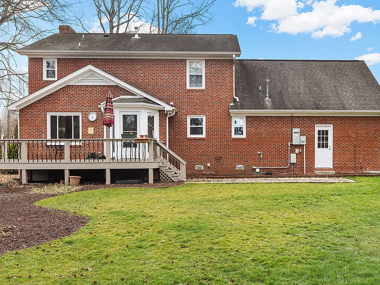 502 Westfield Ln — Photo 38