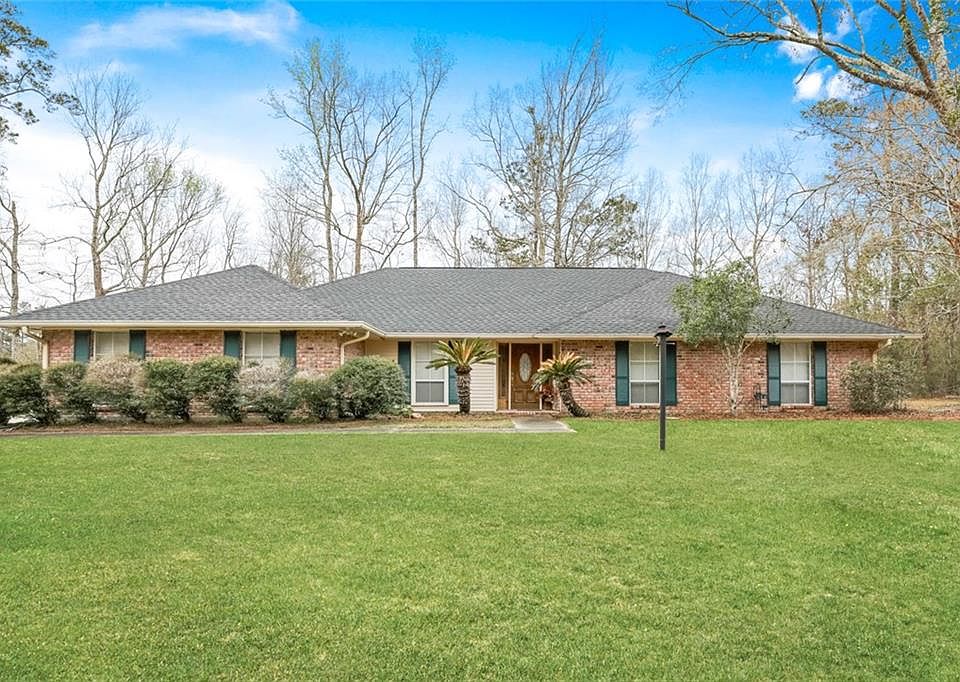 1st image of 27064 Cloverland Dr