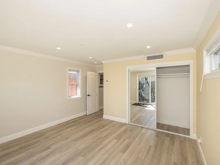 1009 S Norfolk St — Photo 10