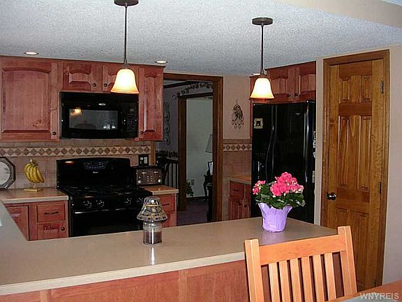 4th image of 31 Lillis Ln
