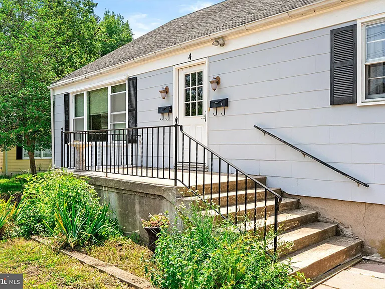 4 Pierson Pl #B — Photo 22