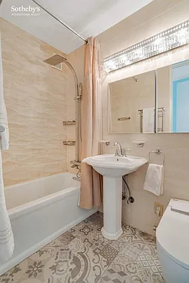 Sold by Sotheby's International Realty | media 11