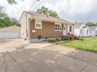 1534 W 11th St, Waterloo, IA 50702