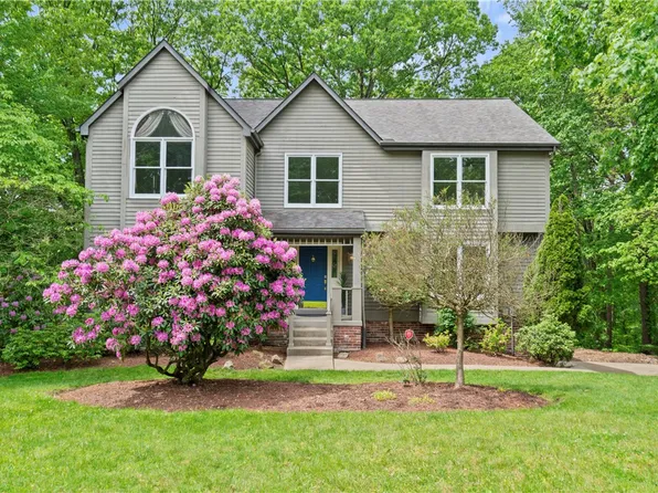 2662 W Timberglen Dr, Franklin Park, PA 15090