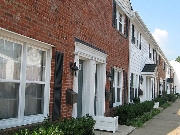 3rd image of 8581 Tidewater Dr #3B-2Ba-1700Sqft