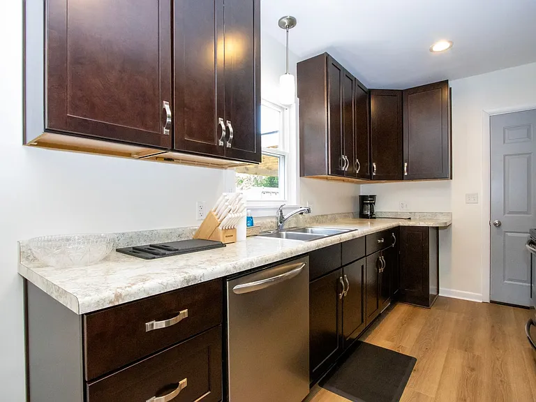 1720 W Hill Dr — Photo 7