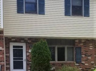 28 Brookside Vlg #28, Enfield, CT 06082