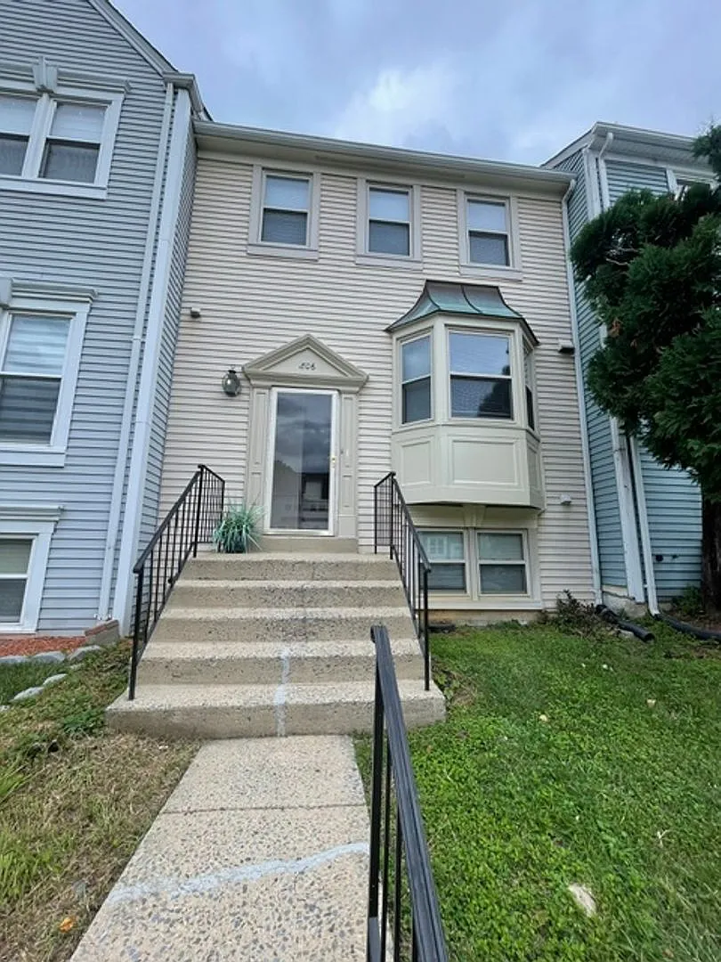 Spacious Th In Gaithersburg — Photo 2
