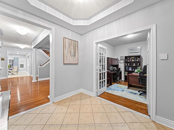 5th image of 23 Fontainebleu Rd