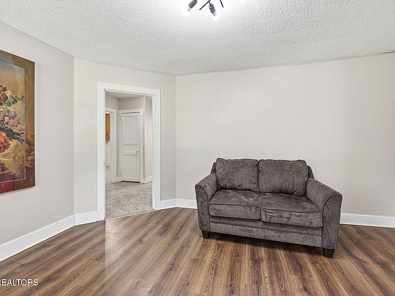 4th image of 826 N Chamberlain Ave
