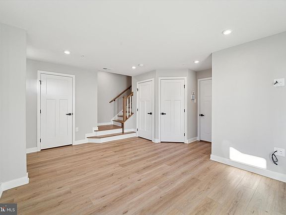4th image of 122 Arcadia Way
