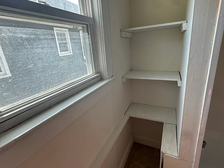 S Ave E — Photo 10