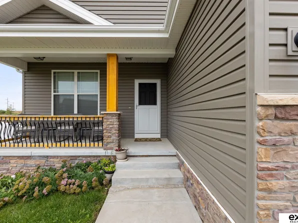 11455 Glenn St, Papillion, NE 68046