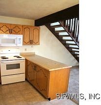 5th image of 826 White Oak Dr APT 2