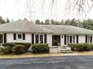 12 Sylvia Ln, Lincoln, RI 02865