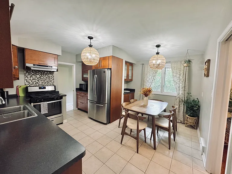 995 Woodlea St — Photo 11