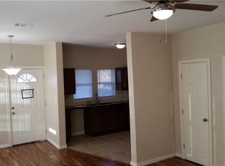 1927 W 10th St, Dallas, TX 75208