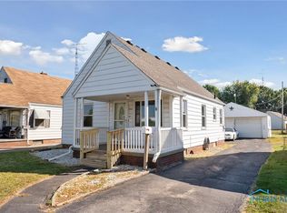 2432 Brown Rd, Oregon, OH 43616