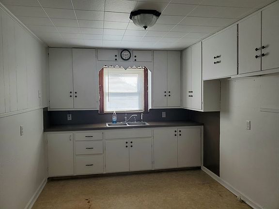 5th image of 615 W Link St