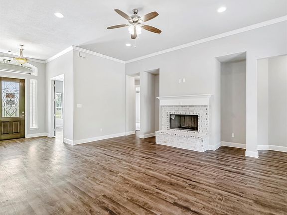 4th image of 6111 Blackhawk Dr