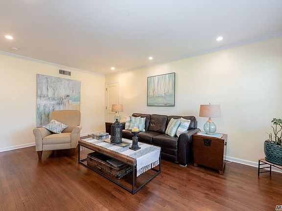 4th image of 85 Burtis Ave