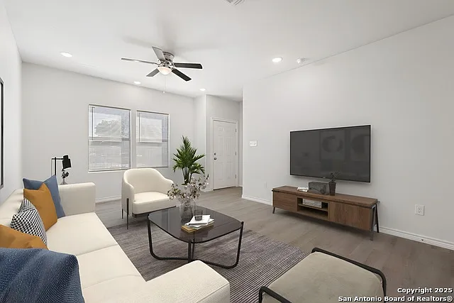 2 bed, 2.0 bath, 1080 sqft, $1,200 — Photo 2