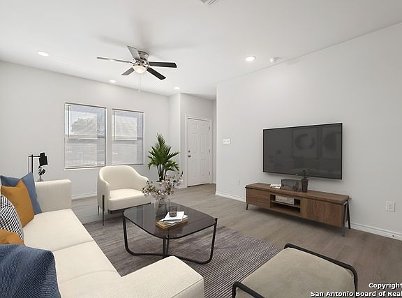 2nd image of 8719 Wurzbach Rd #201