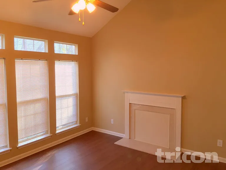 10347 Battle Ct — Photo 2