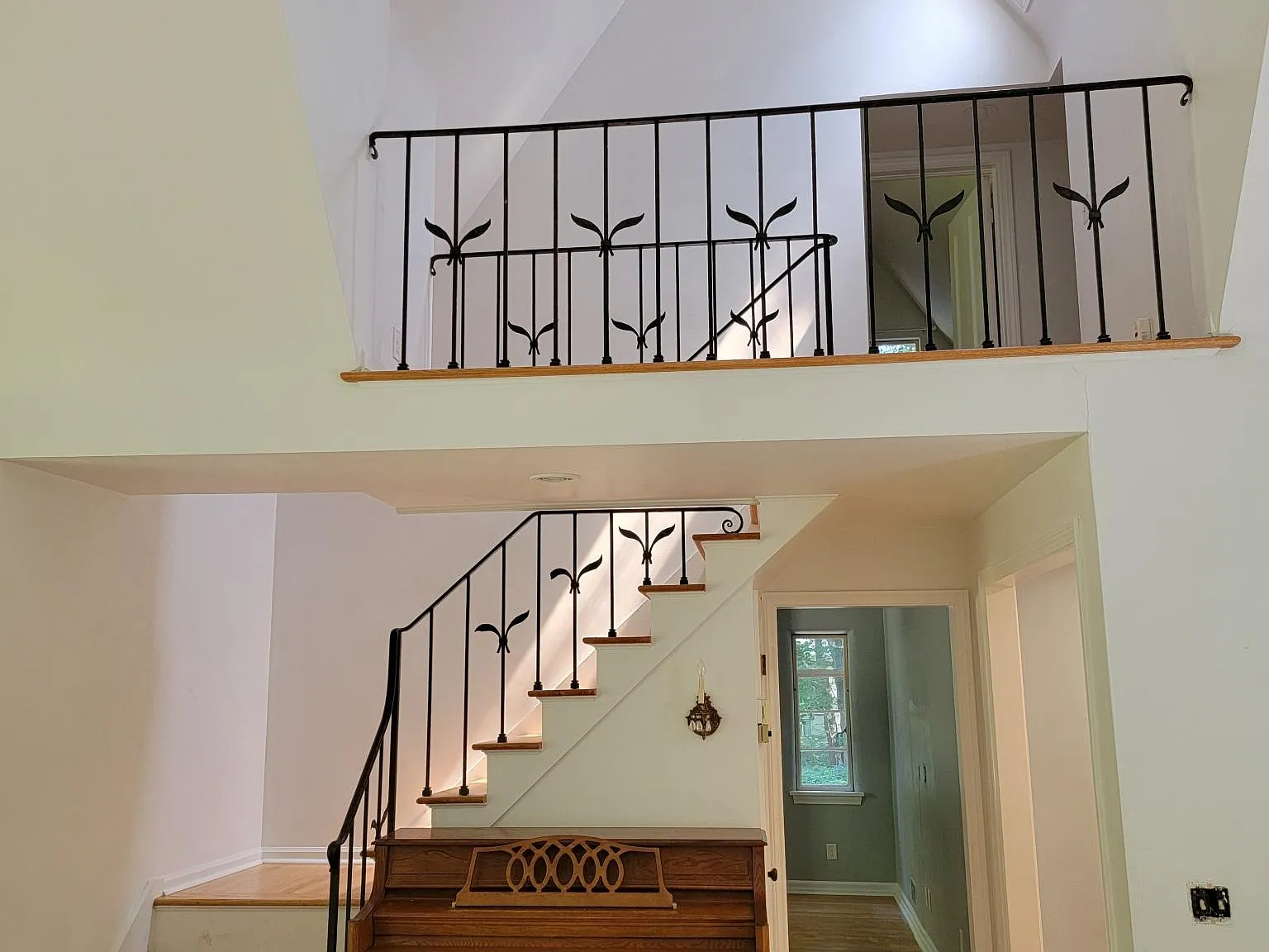 4 bed, 2.5 bath, 2587 sqft, $2,850 — Photo 3