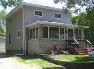 121 S Detroit St, Buchanan, MI 49107