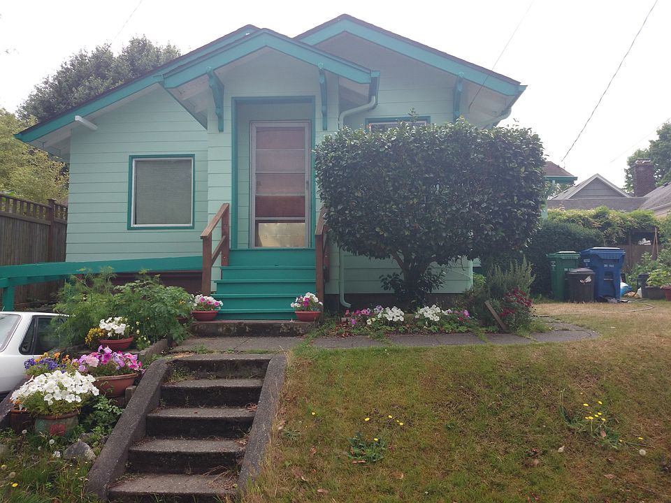 2nd image of 3913 SW Hanford St