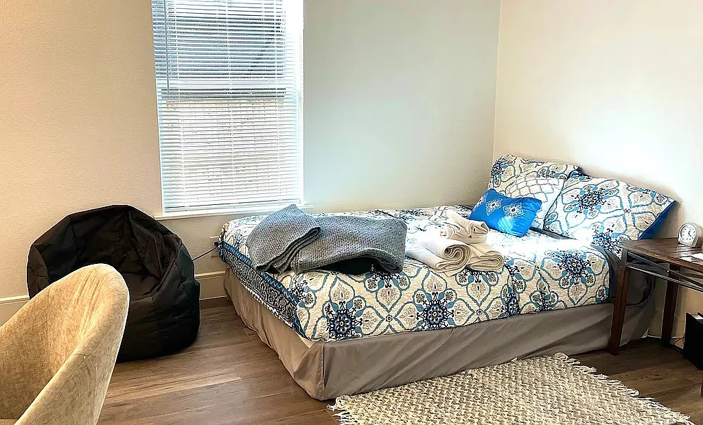 3 bed, 1596 sqft, $870 — Photo 1