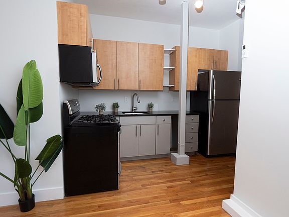 3rd image of 101 Jefferson Ave #1LA