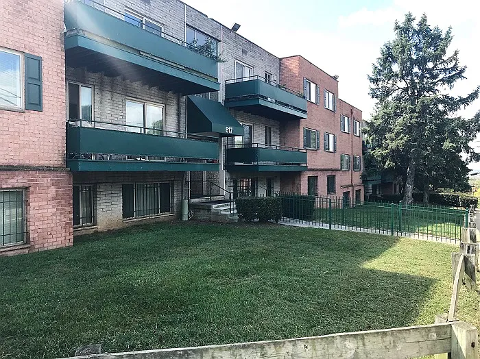 Colonial Village Apartments — Photo 6