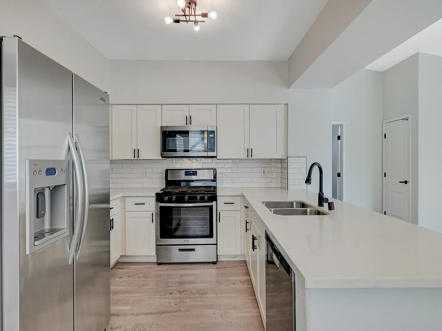 3 bed, 1344 sqft, $2,250 — Photo 2