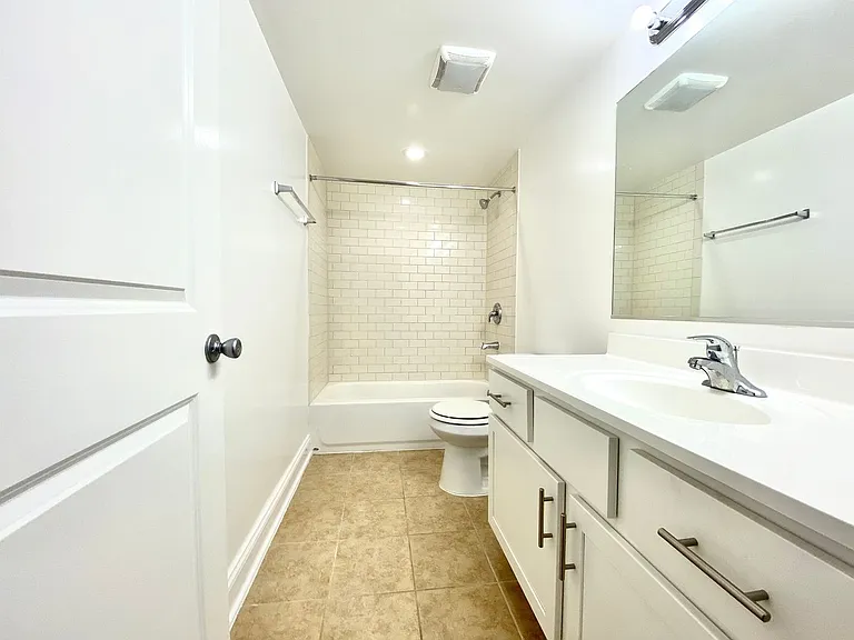 4506 N Sheridan Rd — Photo 10