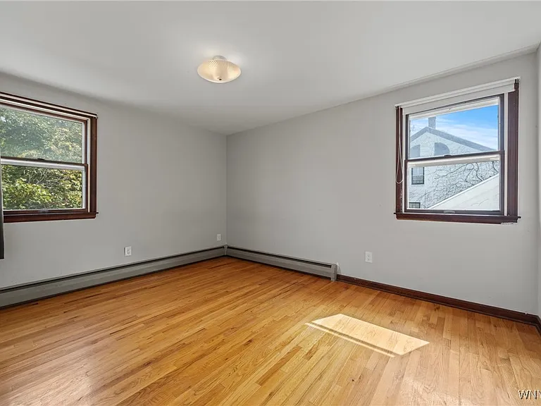 80 Capen Blvd — Photo 21