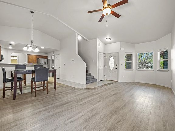 5th image of 458 Davis Rd