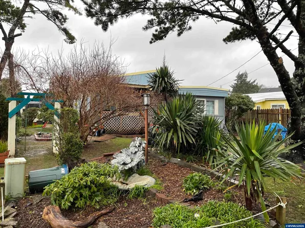 374 NW 59th St, Newport, OR 97365