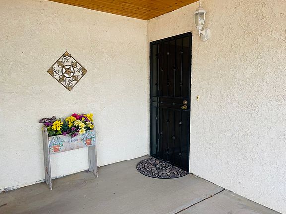4th image of 2531 Country Club Dr