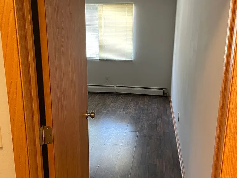 Cedar Avenue Apartments — Photo 31