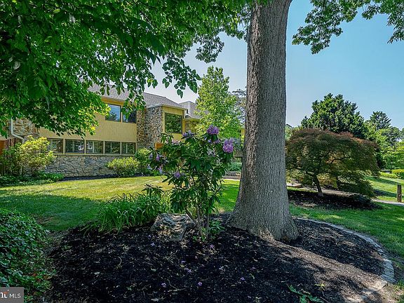 3rd image of 1436 Hillside Rd