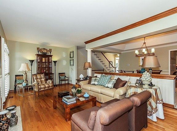 3rd image of 2S721 Lakeside Dr