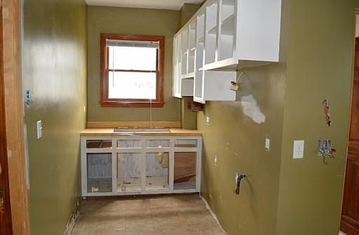 2nd image of 154 Davis St