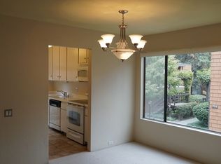 800 Woodside Ln E UNIT 4, Sacramento, CA 95825